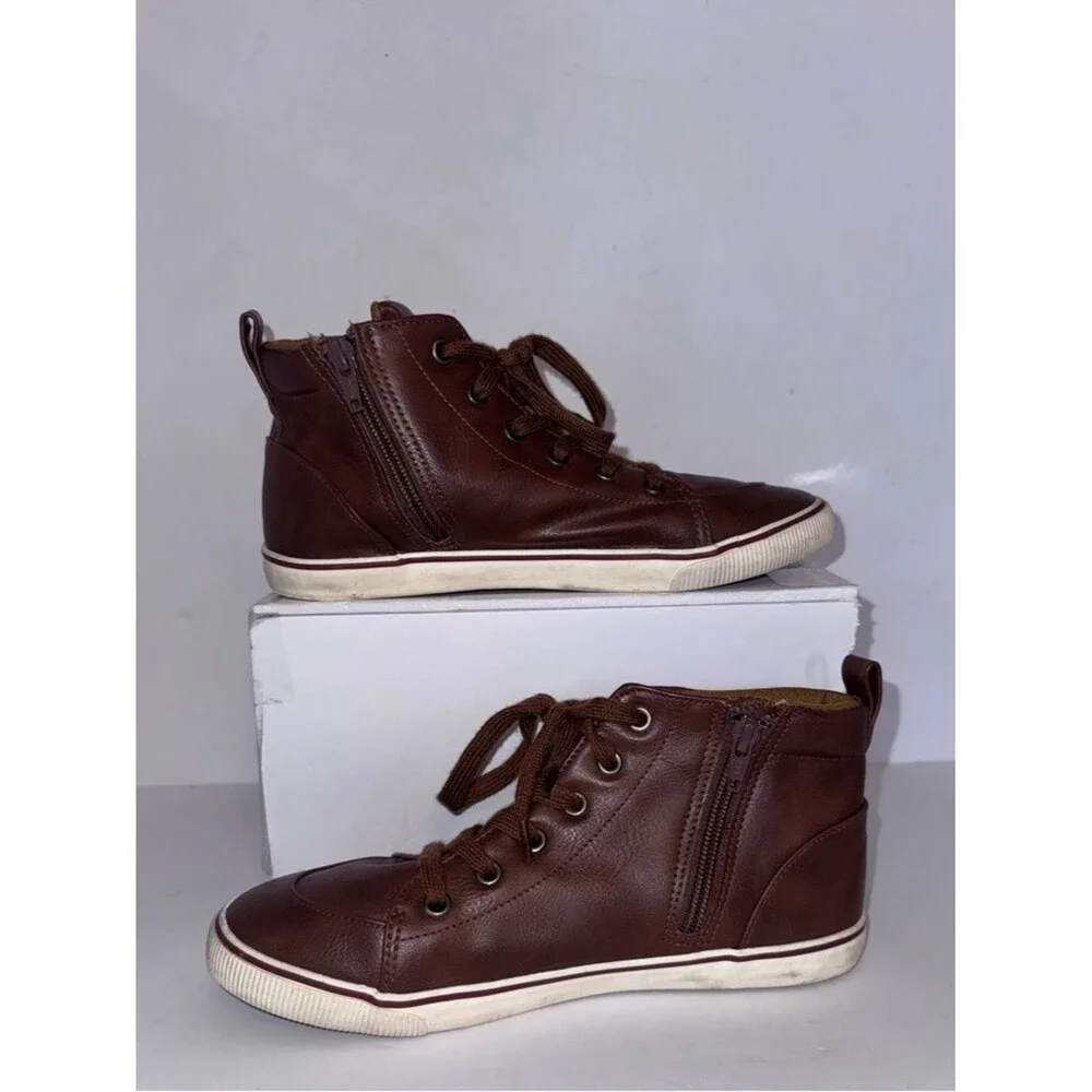 Cat & Jack size 5 Brown High-Top Sneakers